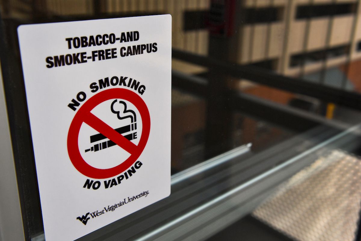 smoke free campus sign